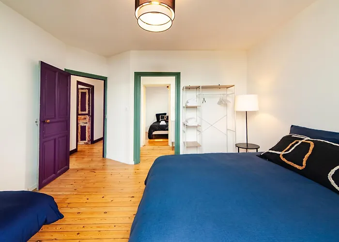 Jolie M'home, Le Puy Du Fou, 15 Pers, 7 Ch, 5 Sde, 5 Wc *